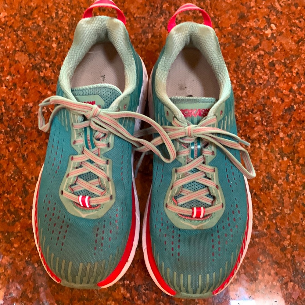 Hoka Clifton 5 size 6